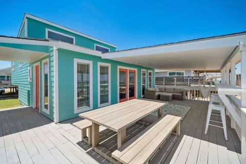 Book today and come relax on the charming porch