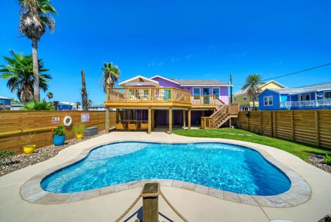 Enjoy a private pool in Port A! (Barefoot and Salty)