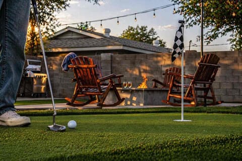 Challenge friends to a friendly putting competition before dinner or enjoy a few laughs together as the Arizona sun begins to set.