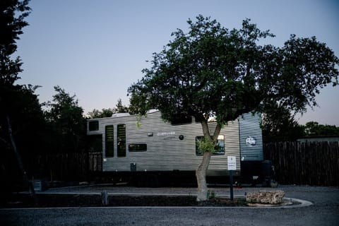 Wayside.LuxuryRV.Cottages.Wimberley.TiffanyHofeldt-88