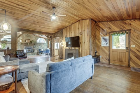 Melcroft Vacation Rental | 3BR | 2BA | 1,900 Sq Ft