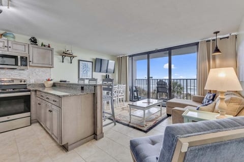 Atlantic Towers 312-print-001-032-Main Living Area-4200x2800-300dpi