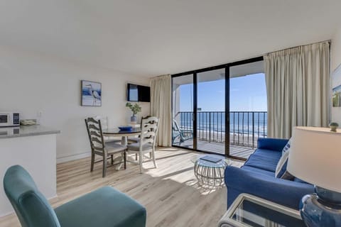 Atlantic Towers 406-print-001-028-Main Living Area-4200x2800-300dpi