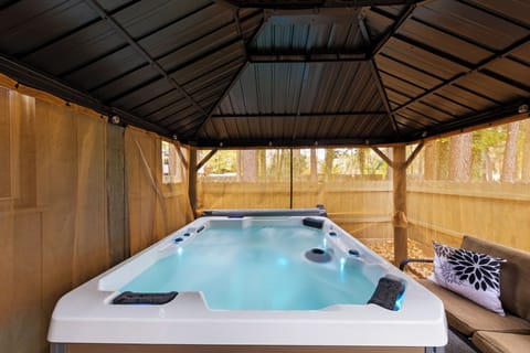 Indoor spa tub