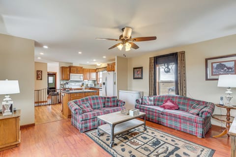 Watford City Vacation Rental | 3BR | 2BA | 1,200 Sq Ft | Stairs Required