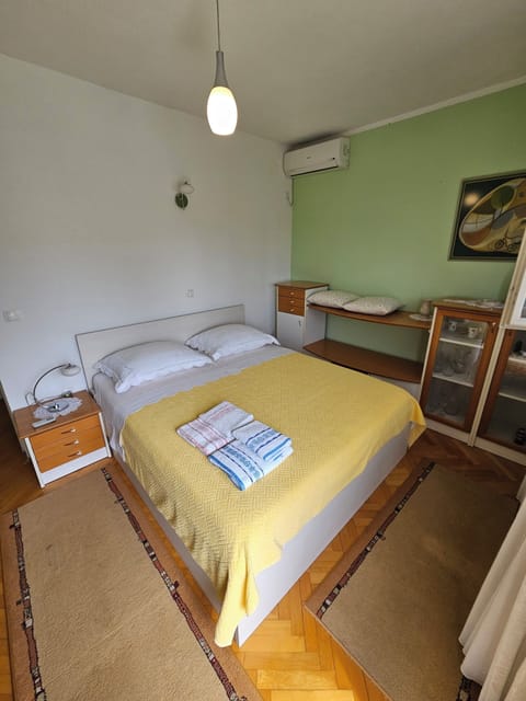 Bedroom with an ensuite bathroom and balcony access with one queen bed.