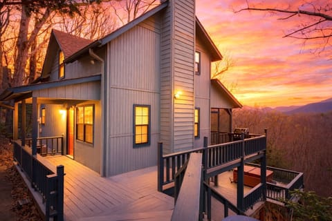 Making Memories_Hot Tub and Fire Pit_Enchanted Mountain Retreats
