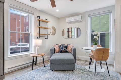 Light-filled, thoughtfully designed studio in the heart of Old Town