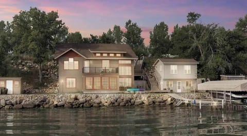 The Landing on Lake Madison (Main House, Guest House and Private Dock)