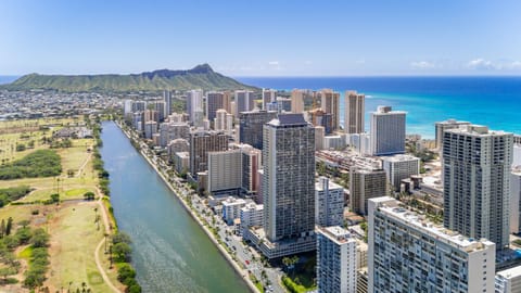 Stunning aerial views of Waikiki and the Pacific