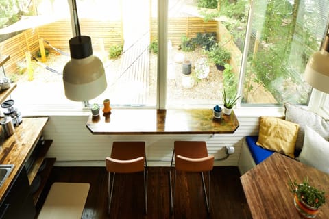 Welcome to Apt3 @ Charles on 11th -- a modern, fun, sun-filled loft, which will be your perfect home-away-from-home while you are in Birmingham.