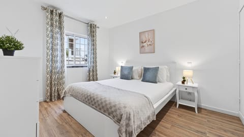 Light-filled bedroom featuring minimalist design and cozy details, blending comfort and simplicity for a relaxing stay.
#MinimalLiving #CozyBedroom #LightAndSpace #StayComfortably #LovelyStay
