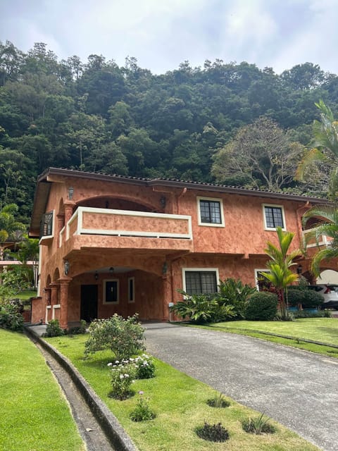 VE No. 18 Exterior