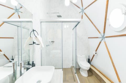Lujoso baño completo