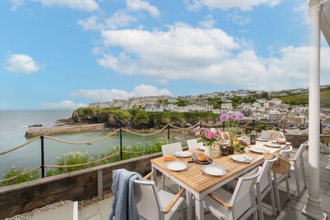 Little Northcliffe, Port Isaac: Wonderful terrace for al fresco breakfast