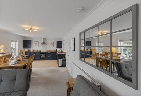 Quayside Marina, Torquay: Spacious open-plan living, dining, and kitchen area