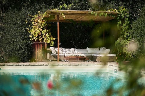 Garden, Swimming Pool, Outdoor Furniture, Shade, Backyard, Resort, Leisure, Flowerpot, Landscaping, Outdoor Structure