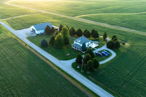 Peaceful country retreat with wide-open views and spacious grounds
