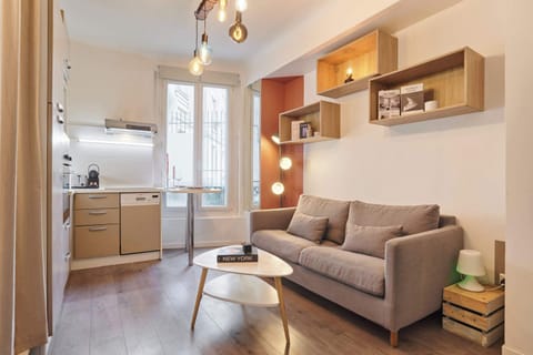 Espace salon canapé lit , cuisine