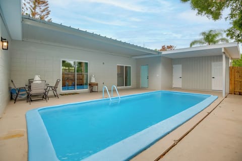 Rockledge Vacation Rental | 5BR | 3BA | 2,000 Sq Ft | 1 Small Step for Access