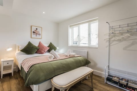 Studio with open plan kitchen/bedroom and dining area