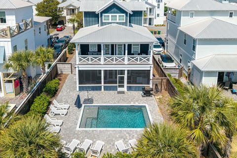 Private Pool & Back Yard