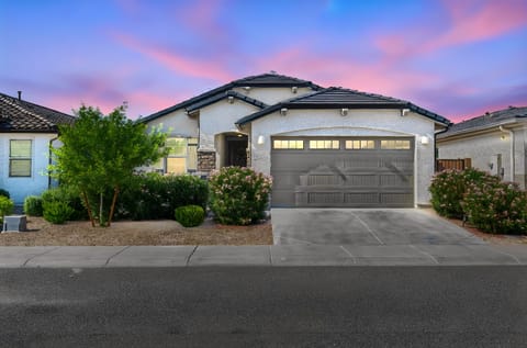 Game Day Stay is a single level home conveniently located in Glendale.