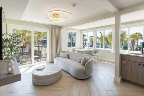 2nd floor corner unit w view of gulf