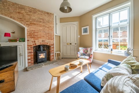 Daphne Cottage, Orford: Morning castle walks, evenings by the fire