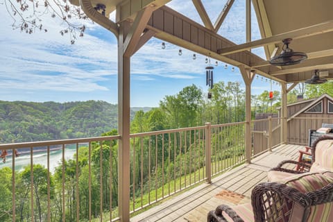 Smithville Vacation Rental | 3BR | 3BA | 2,400 Sq Ft