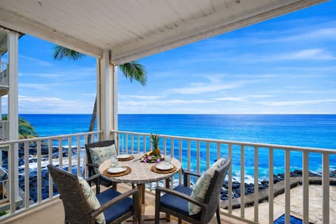 Gorgeous Oceanfront Lanai