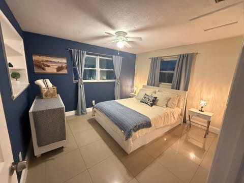 Queen size guest room 1