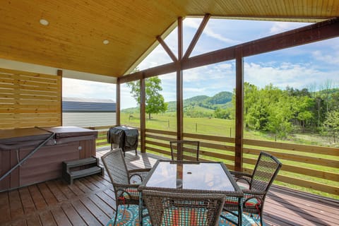 Bethpage Vacation Rental | 2BR | 2BA | 2,000 Sq Ft