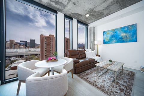 Stunning 10th-floor views of the Salt Lake City Downtown area, with the beautiful mountains for a backdrop.