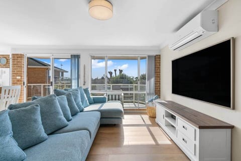 Enjoy watching your favourite movies and shows on the Samsung 75" TV. Stay cool or cosy with Fujitsu Air conditioning. Netflix and Disney included.