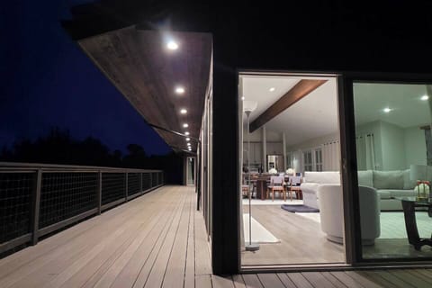 Modern, clean lines. Be the first to use all the new appliances!