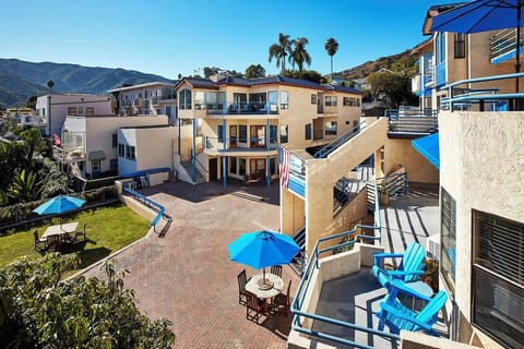 Step into the open courtyard for relaxed seaside hangouts.