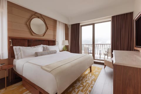 Wake up, open the doors, and breathe balcony air.