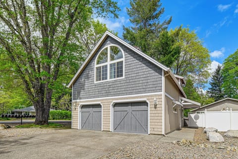 Cave Junction Vacation Rental | 2BR | 2BA | 1,600 Sq Ft