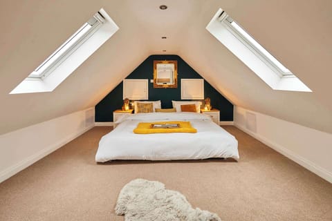 Beagle Barn, Withington - Host & Stay