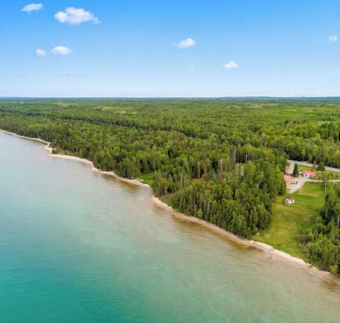 Little Lems is tucked away on a peaceful stretch of Lake Huron — private, quiet, and perfectly placed for lakeside relaxation