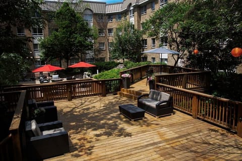 Landscaped courtyard with lounge seating — step outside for fresh air without leaving the property.