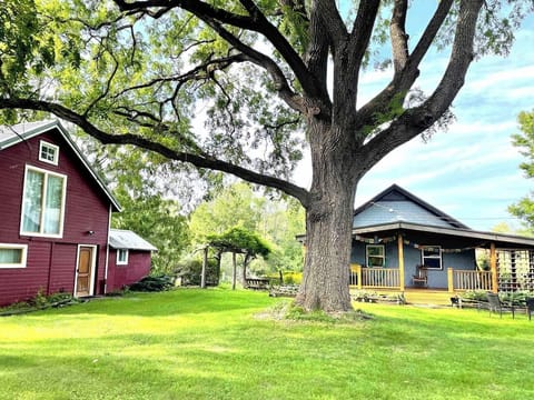 The Farm Manor with Manners renovated in ‘22. 3 bedrooms and a finished basement. Suitable for parties of up to 8. during the summer. The property spans 6 acres and has a fire pit that can seat 15 people. The barn was renovated in ‘22 and sleeps 6.