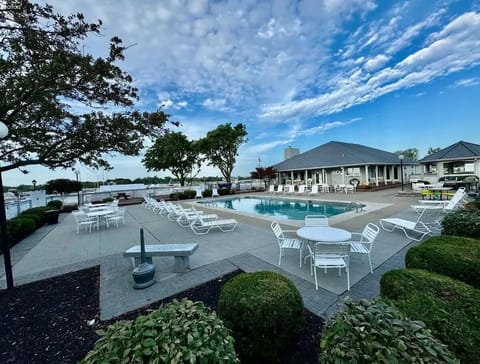 Pool!