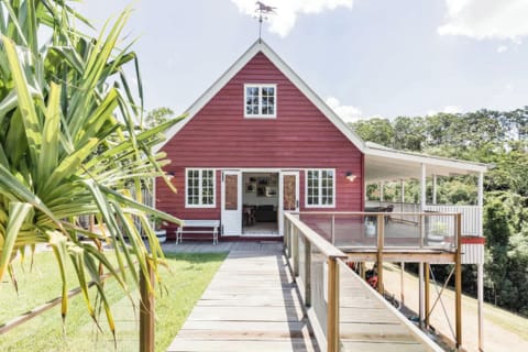 Welcome to Little Red Barn tucked away in the peaceful Noosa Hinterland.