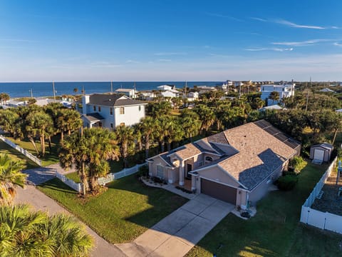 PINK PALMS RETREAT! 2 Pool Houses, 1 amazing family vacation