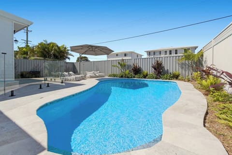 Cool off in the private pool after a day at Windang Beach, then sink into the loungers and enjoy the warmth of the afternoon sun.