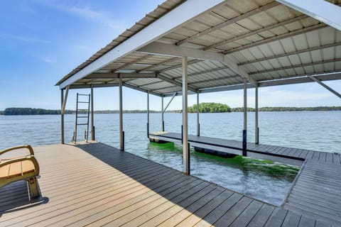 Seneca Vacation Rental | 2BR | 1BA | 1,000 Sq Ft | Stairs Required