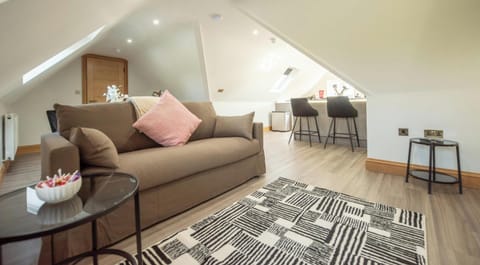 Superior Duplex 3-Bed, 2-Bath - Living Room