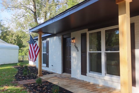 Welcome to Oak Glen Oasis, a charming single-level home with easy access and a quiet cul-de-sac setting that makes arriving and settling in feel effortless from the start.